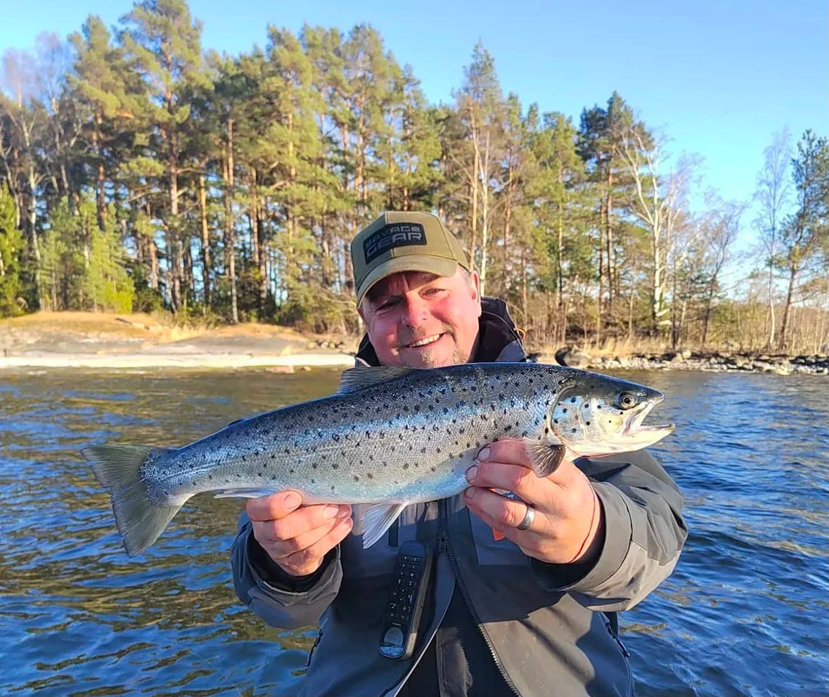 Fishing guide Ville-Matti Blomqvist in the Raasepori archipelago