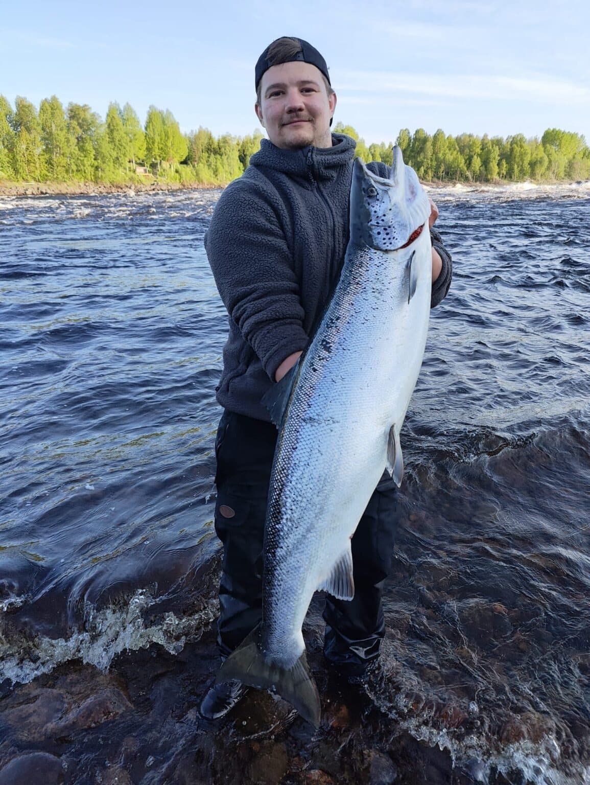Guided Salmon Rowing on the Tornionjoki River