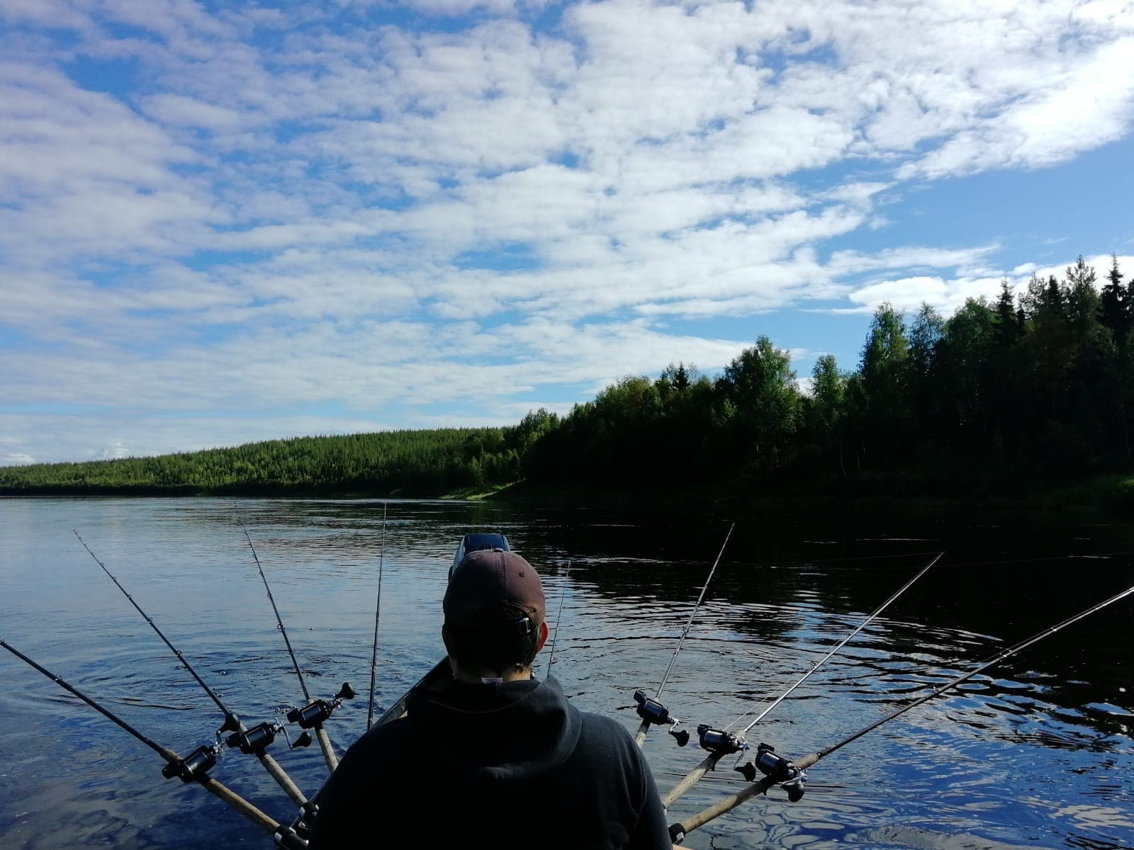Guided Salmon Rowing on the Tornionjoki River 4